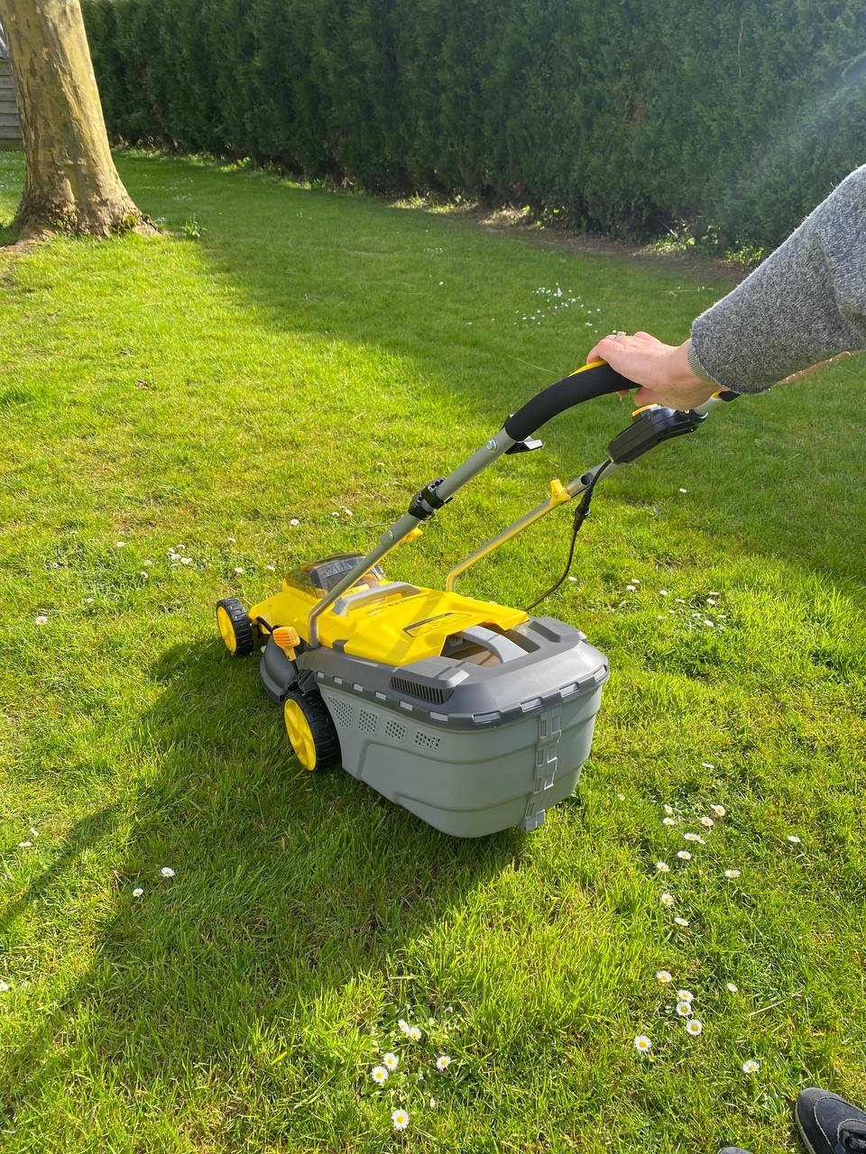 Tondeuse à batterie NEMURA 40V - Coupe de 37cm + 2 batteries 4Ah + chargeur rapide – Image 2