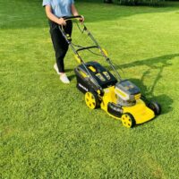 Tondeuse A Batterie 80V (2x40V) - Coupe 46cm - Autotractée + 2 Batteries 4Ah + Double Chargeur - Autonomie 500m2