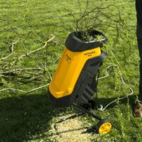 Broyeur de Végétaux et de Branches Electrique 2400W - Diamètre max 45mm - Fourni avec un sac de 40L