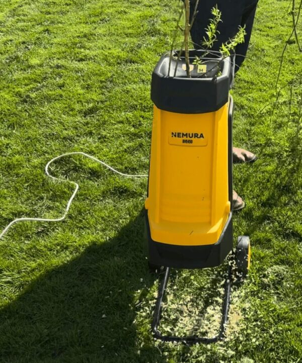 Broyeur de Végétaux et de Branches Electrique 2400W - Diamètre max 45mm - Fourni avec un sac de 40L
